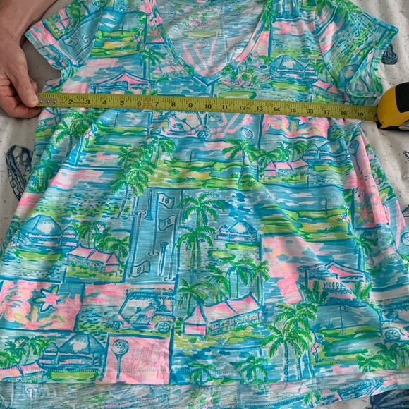 EUC Lilly Pulitzer Etta V Neck Tee - Picture 3 of 3